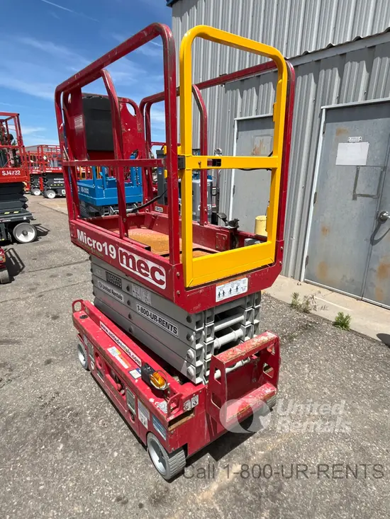 2019 MEC MICRO 19 Scissor Lift