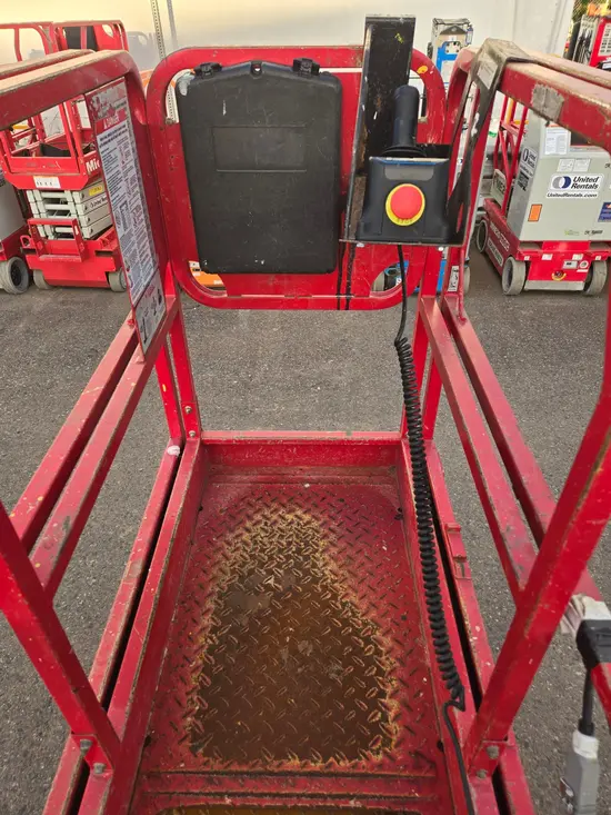 2018 MEC MICRO 19 Scissor Lift