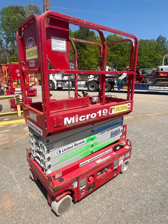 2019 MEC MICRO 19 Scissor Lift