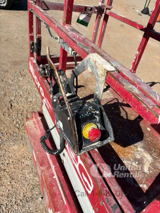 2018 MEC MICRO 19 Scissor Lift