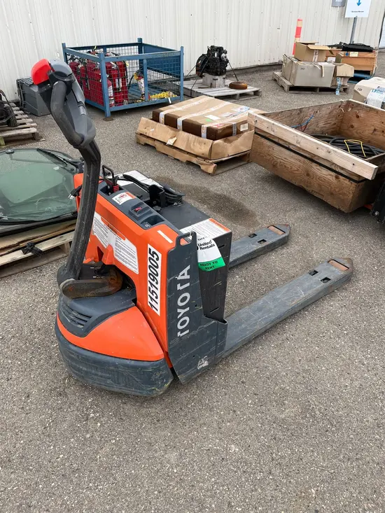 2022 Toyota 8HBW23 Jack