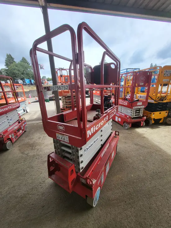 2018 MEC MICRO 19 Scissor Lift