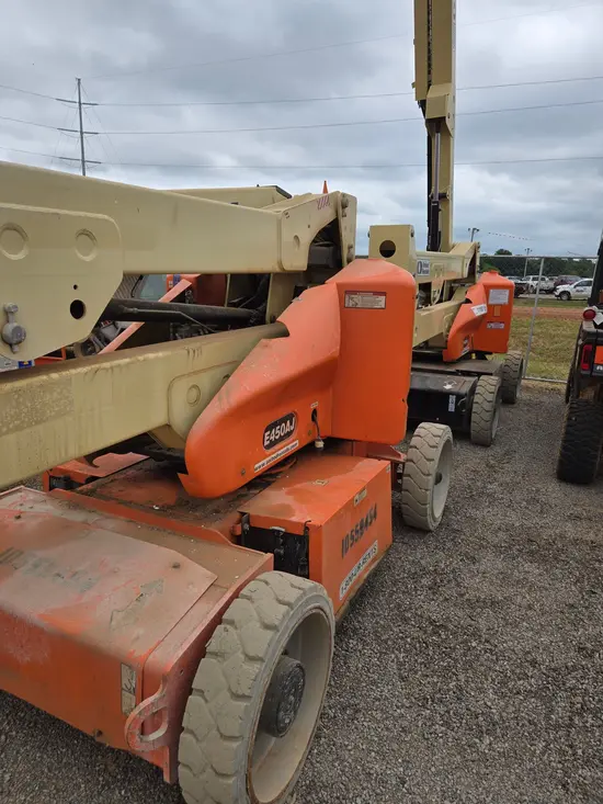 2017 JLG E450AJ Articulating Boom Lift