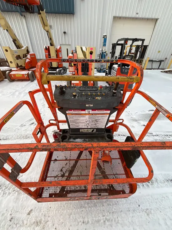 2017 JLG E400AJPN Articulating Boom Lift