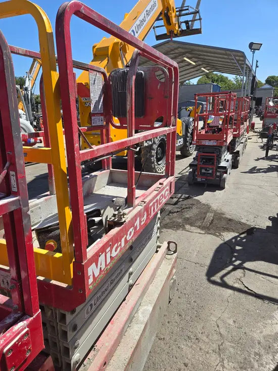 2019 MEC MICRO 19 Scissor Lift