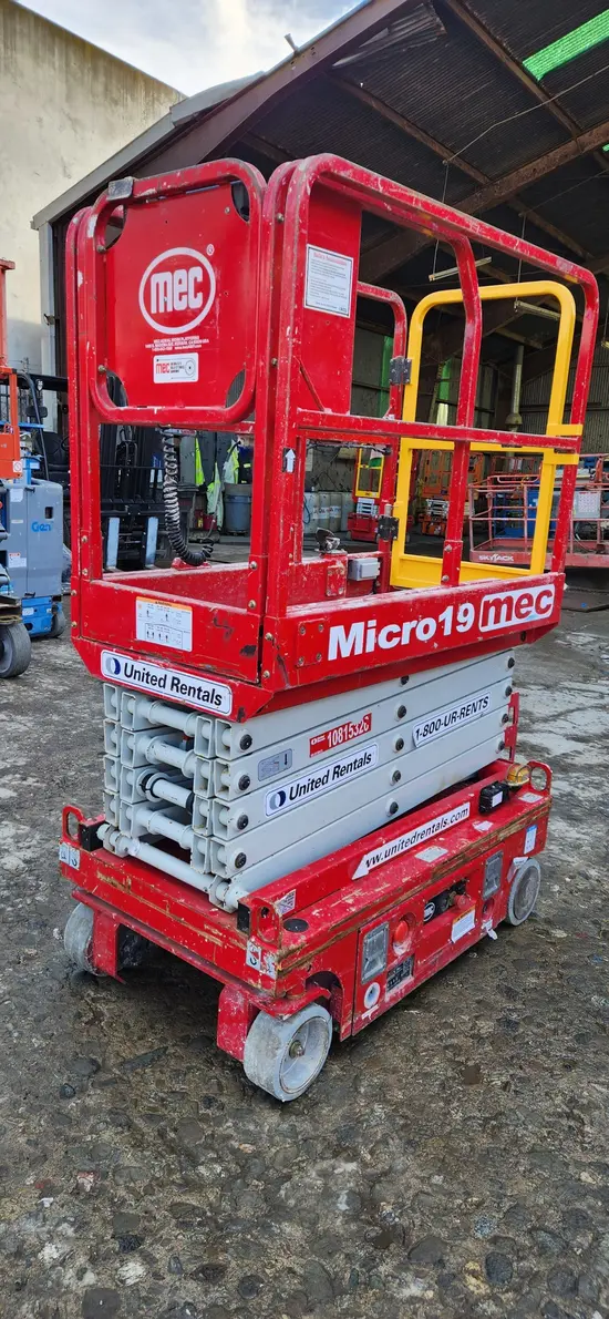 2018 MEC MICRO 19 Scissor Lift