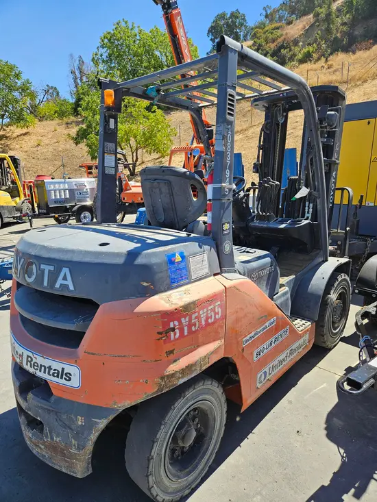 2018 Toyota 8FD35U Warehouse Forklift