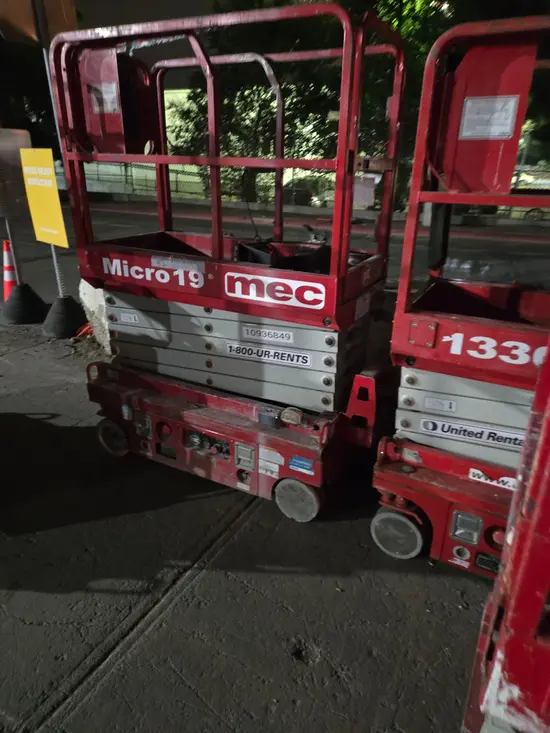 2019 MEC MICRO 19 Scissor Lift
