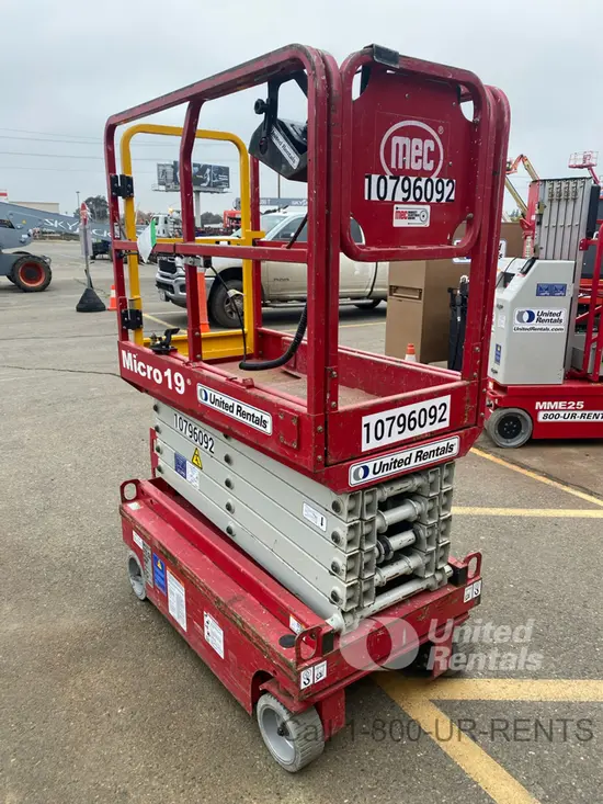 2018 MEC MICRO 19 Scissor Lift