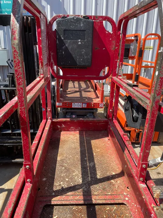 2018 MEC MICRO 19 Scissor Lift