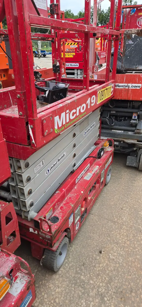 2019 MEC MICRO 19 Scissor Lift