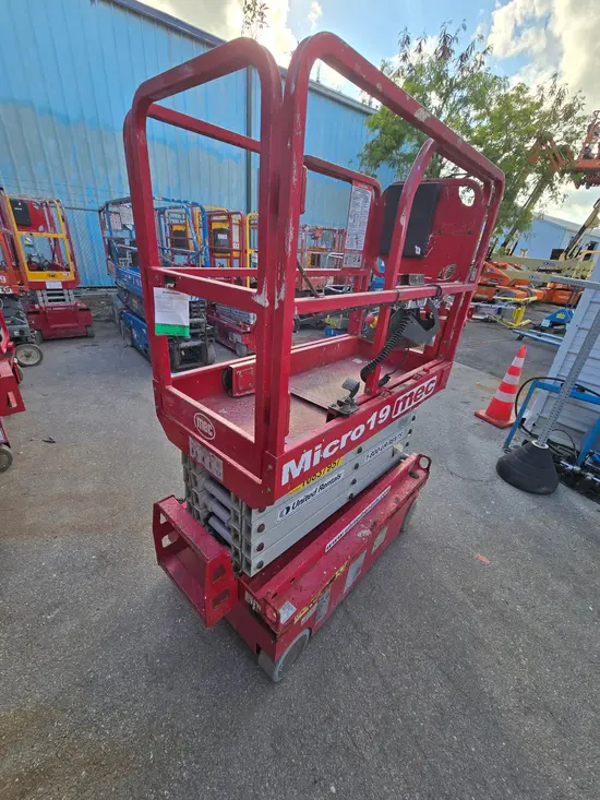 2018 MEC MICRO 19 Scissor Lift