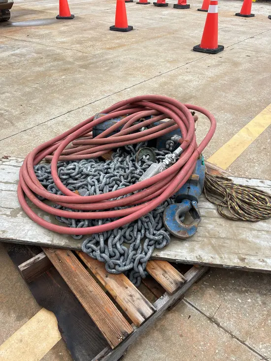 2012 JD NEUHAUS PROFI 10T Hoist