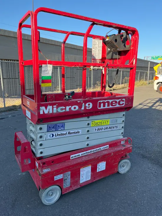2018 MEC MICRO 19 Scissor Lift