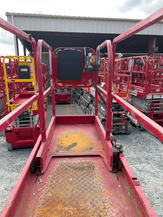 2018 MEC MICRO 19 Scissor Lift
