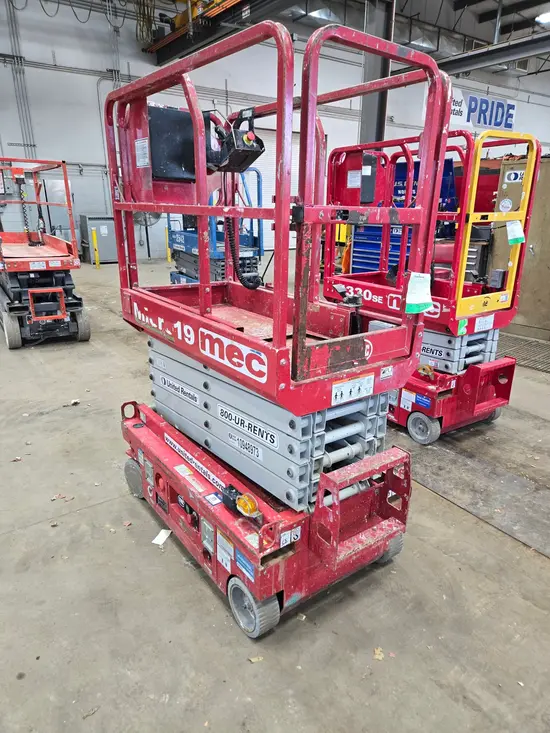 2019 MEC MICRO 19 Scissor Lift
