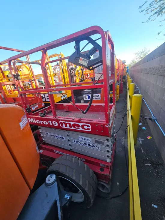 2018 MEC MICRO 19 Scissor Lift