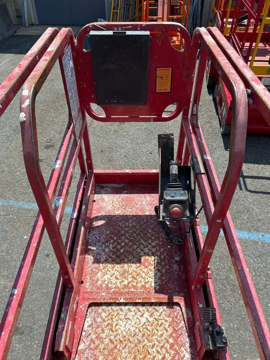 2019 MEC MICRO 19 Scissor Lift