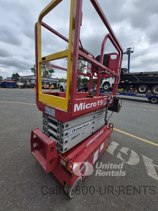 2019 MEC MICRO 19 Scissor Lift