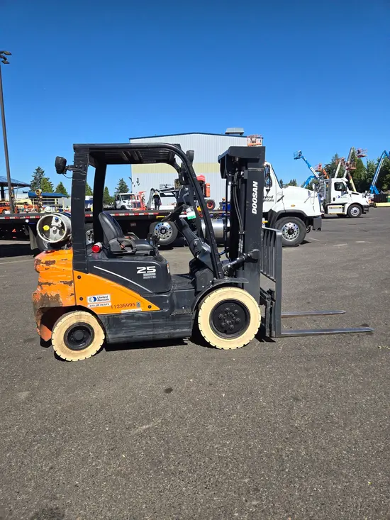 2021 Doosan G25N-7DF Warehouse Forklift