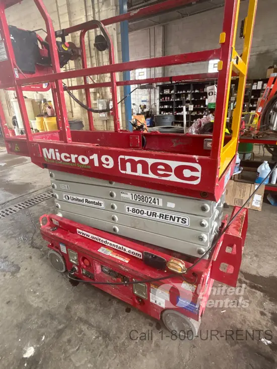 2019 MEC MICRO 19 Scissor Lift