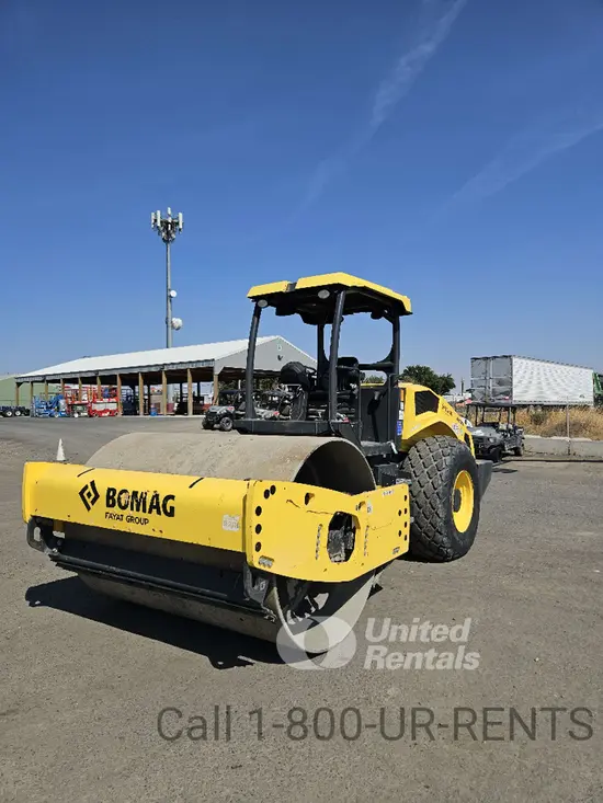 2021 BOMAG BW211D-5 Single Drum Roller
