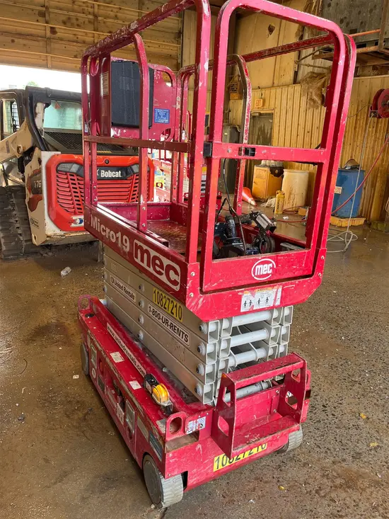2018 MEC MICRO 19 Scissor Lift