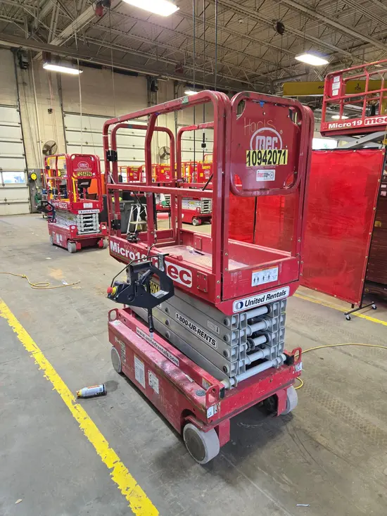 2019 MEC MICRO 19 Scissor Lift