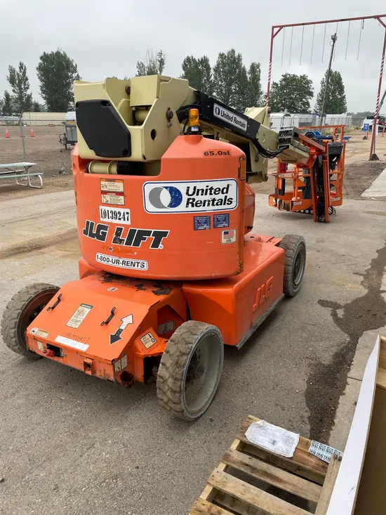2013 JLG E400AJPN Articulating Boom Lift