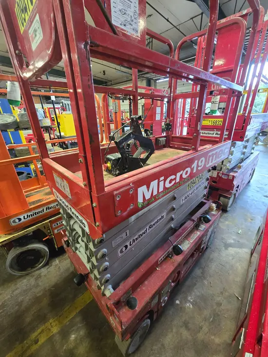 2019 MEC MICRO 19 Scissor Lift