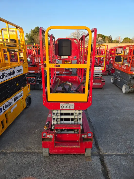 2018 MEC MICRO 19 Scissor Lift