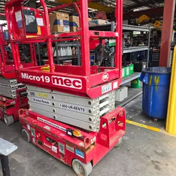 2018 MEC MICRO 19 Scissor Lift