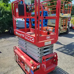 2019 MEC MICRO 19 Scissor Lift