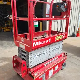 2018 MEC MICRO 19 Scissor Lift