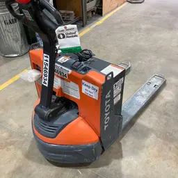 2022 Toyota 8HBW23 Jack