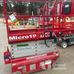 2019 MEC MICRO 19 Scissor Lift