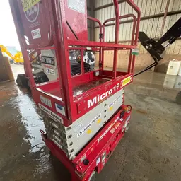 2019 MEC MICRO 19 Scissor Lift
