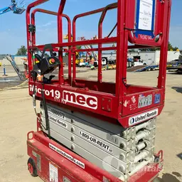 2018 MEC MICRO 19 Scissor Lift