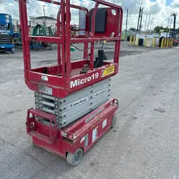2018 MEC MICRO 19 Scissor Lift