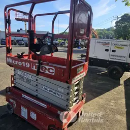 2019 MEC MICRO 19 Scissor Lift