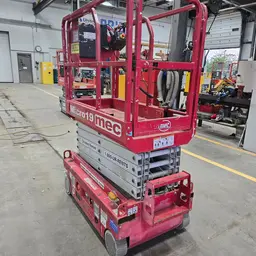 2019 MEC MICRO 19 Scissor Lift