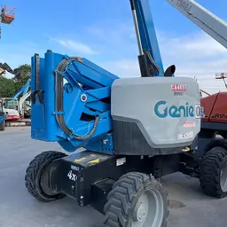 2017 Genie Z-62/40 Articulating Boom Lift