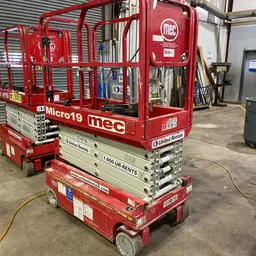 2018 MEC MICRO 19 Scissor Lift