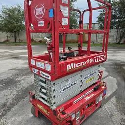 2019 MEC MICRO 19 Scissor Lift