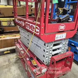 2018 MEC MICRO 19 Scissor Lift