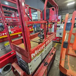 2019 MEC MICRO 19 Scissor Lift