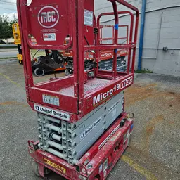 2019 MEC MICRO 19 Scissor Lift