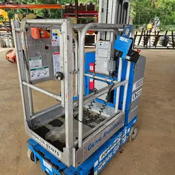2018 Genie GR-20 Self-Propelled One-Person Lift