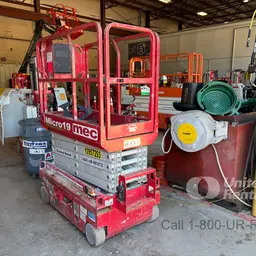 2019 MEC MICRO 19 Scissor Lift