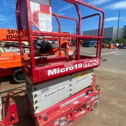 2018 MEC MICRO 19 Scissor Lift